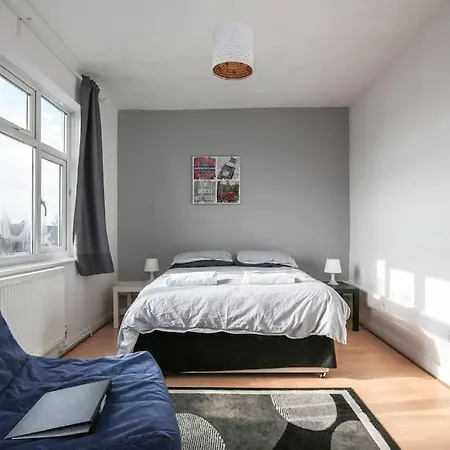 Large Modern House With Garden Sleeps 11 Guests Apartment London Exterior photo