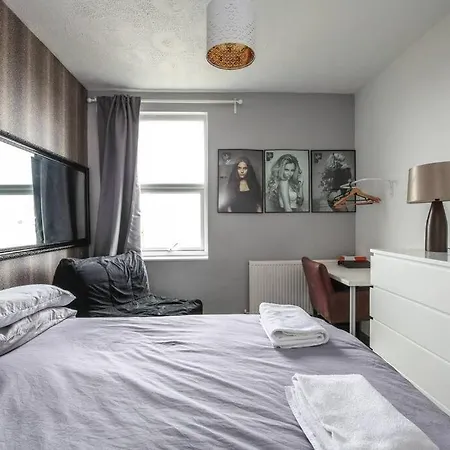 Large Modern House With Garden Sleeps 11 Guests Apartment London Exterior photo