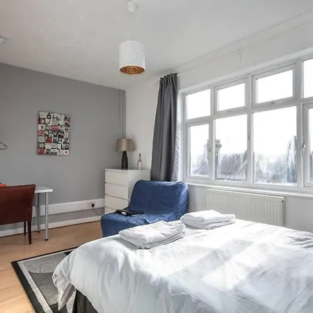 Large Modern Apartment With Garden Sleeps 10 Guests London Exterior photo