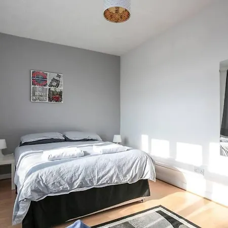 Large Modern House With Garden Sleeps 11 Guests Apartment London Exterior photo