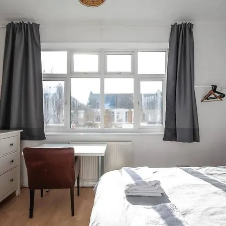 Large Modern House With Garden Sleeps 11 Guests Apartment London Exterior photo