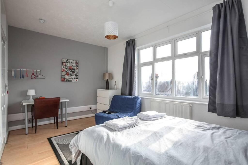 Apartment Large Modern House With Garden Sleeps 11 Guests London