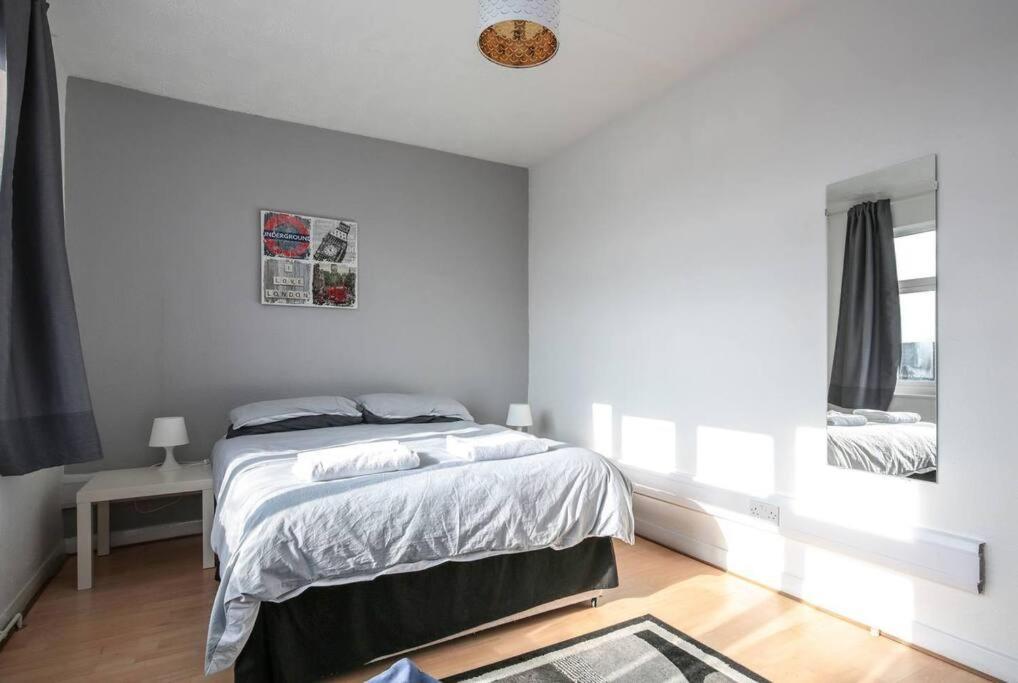 Large Modern House With Garden Sleeps 11 Guests *