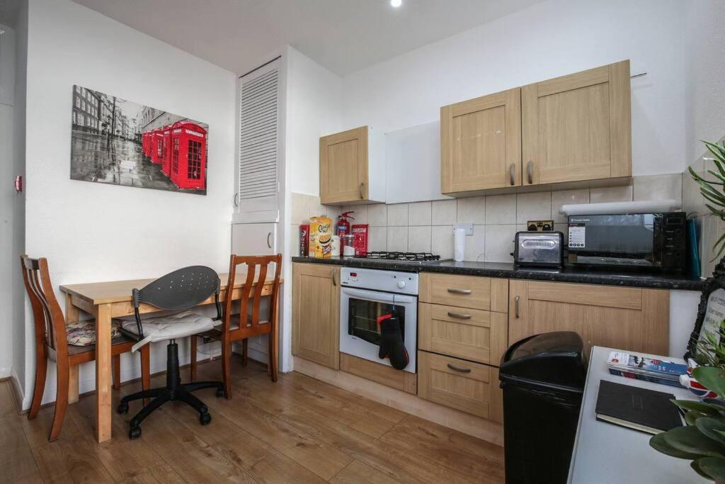 Apartment Large Modern House With Garden Sleeps 11 Guests